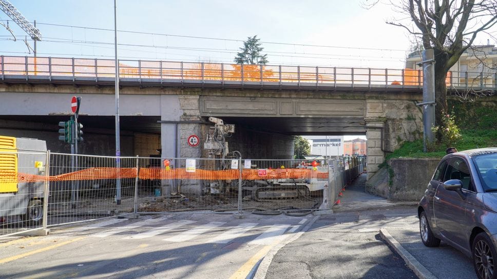 Il cantiere di via San Bernardino a Bergamo: da mercoledì 14 gennaio chiude anche il passaggio pedonale