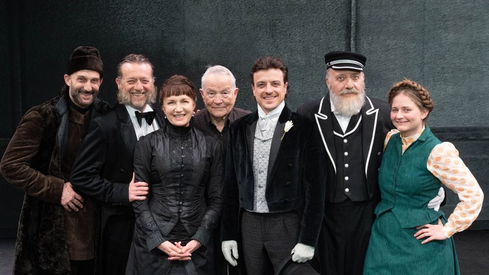 Il cast dello spettacolo di Cechov