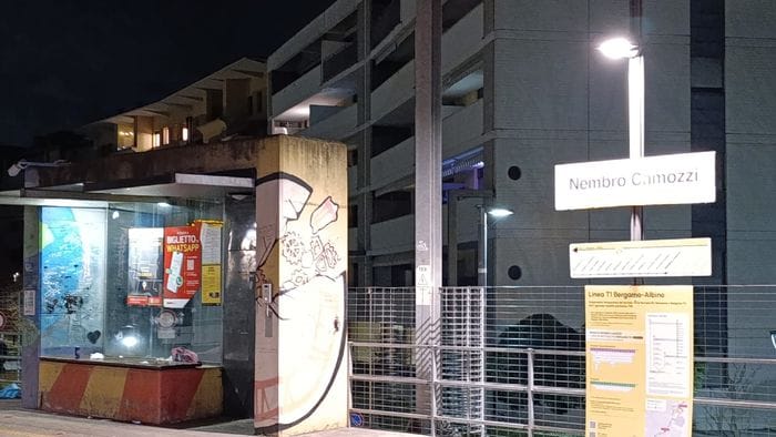 la lite alla fermata di nembro denunciato 16enne continua la ricerca dei complici