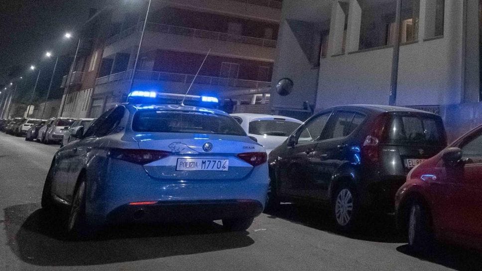 La polizia è intervenuta in via Fontana a Bergamo e ha sventato un furto in abitazione