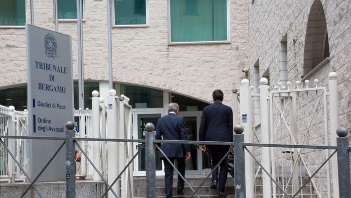 molest242 ragazza in via san lazzaro a bergamo richiesta di patteggiamento per un 27enne