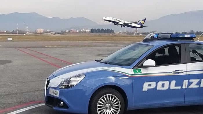 documento falso preso in aeroporto io perseguitato in iran