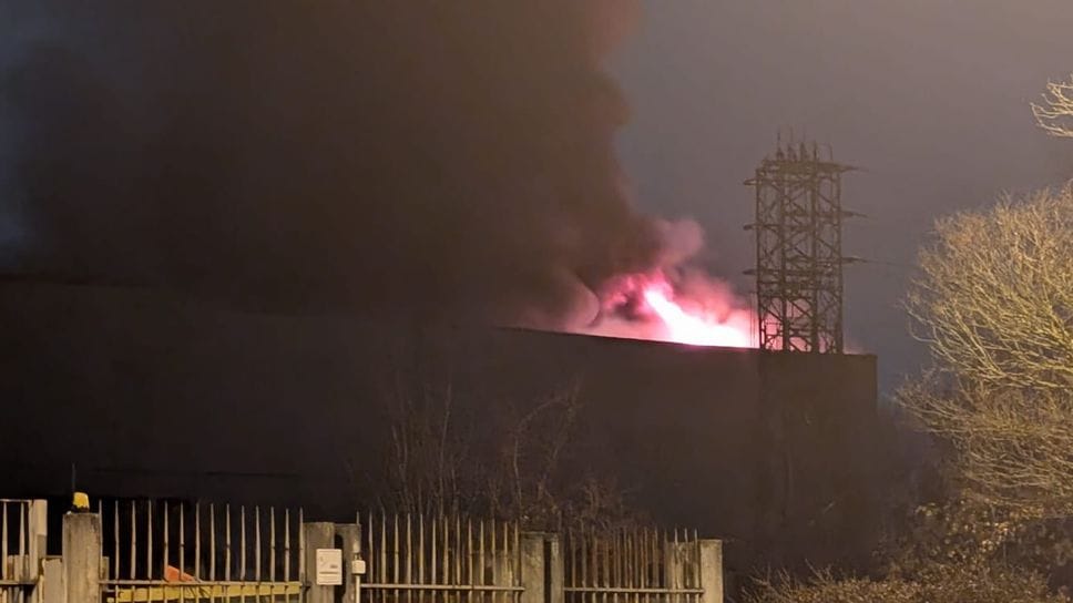 Le fiamme nelle prime ore della mattina di sabato: lo scatto di un lettore, Fabiano Prometti