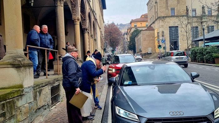 Sant’Antonio, benedizioni e biligòcc sul Sentierone   Foto e video