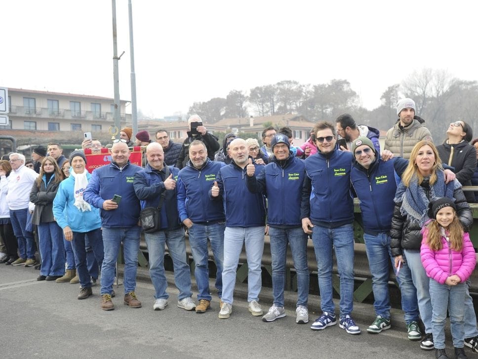Tanta gente per i tedofori