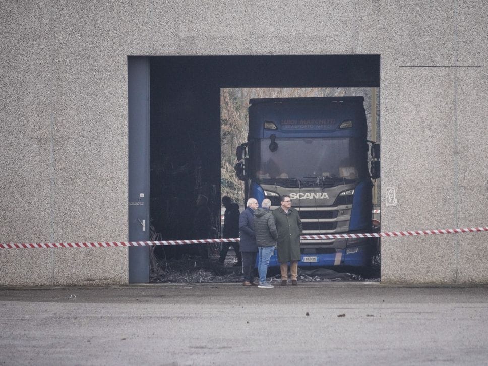 Il capannone transennato