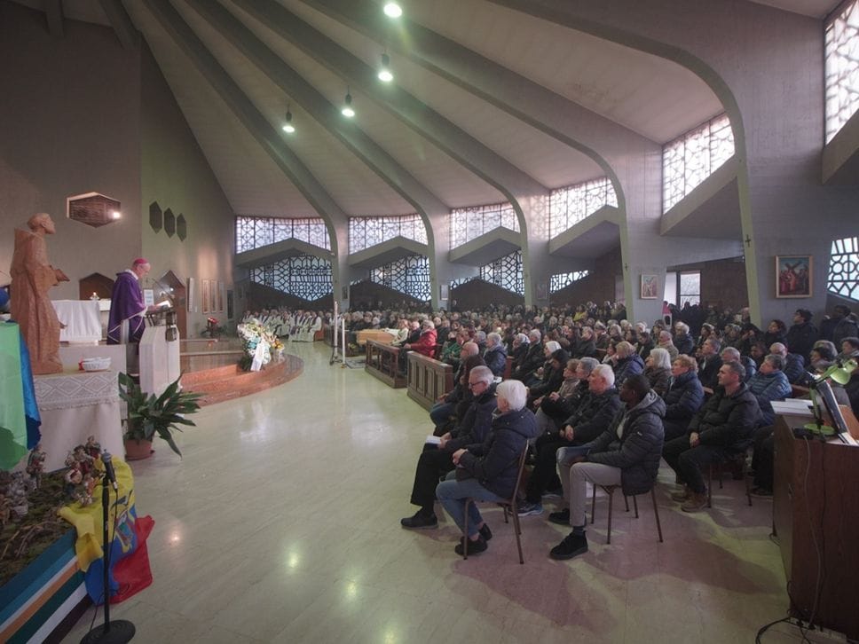 Gremita la chiesa parrocchiale di San Francesco