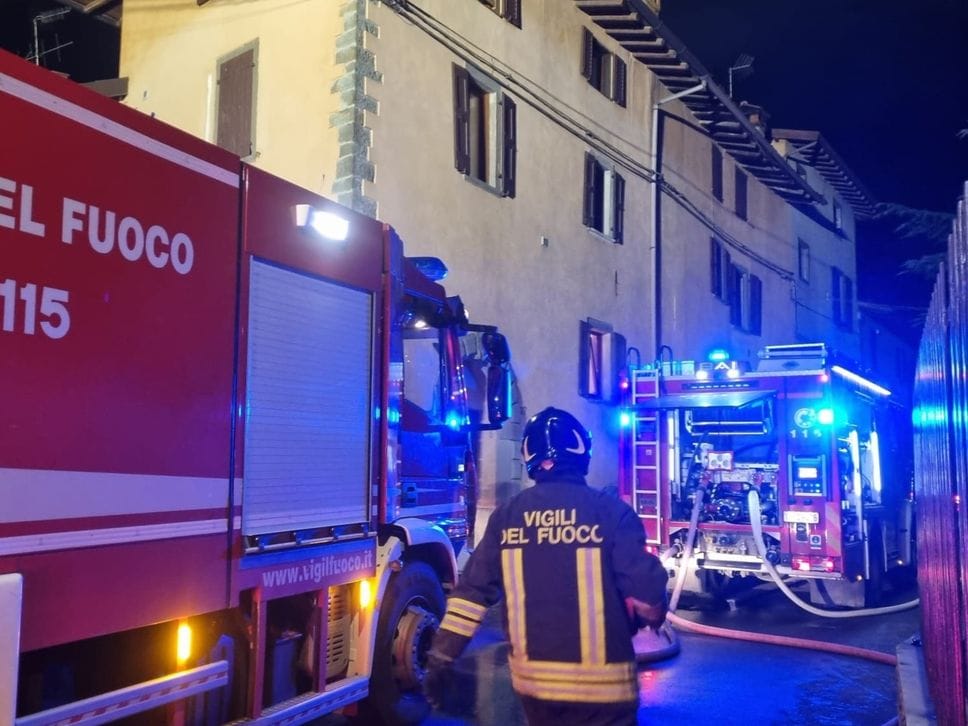 Intervenute quattro squadre dei vigili del fuoco