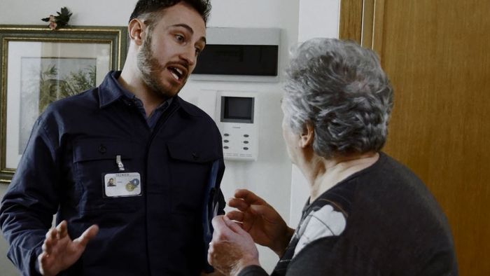 dal telefono al citofono ogni giorno 12 truffe nella bergamasca