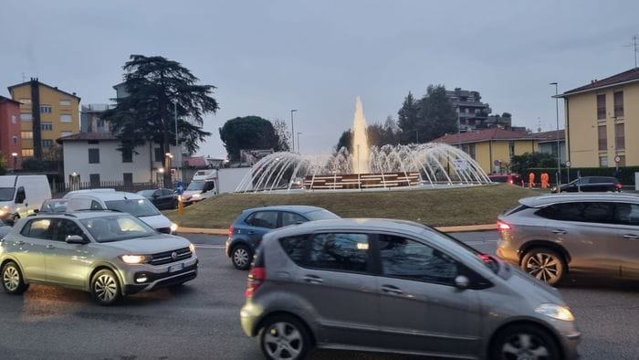 https://storage.ecodibergamo.it/media/photologue/2026/1/19/photos/cache/via-autostrada-spostate-le-due-corsie-traffico-intenso-ma-senza-criticita-fo_156857a4-f51c-11f0-b593-4f931ef7ba42_1920_1080_v3_large_16_9.jpeg