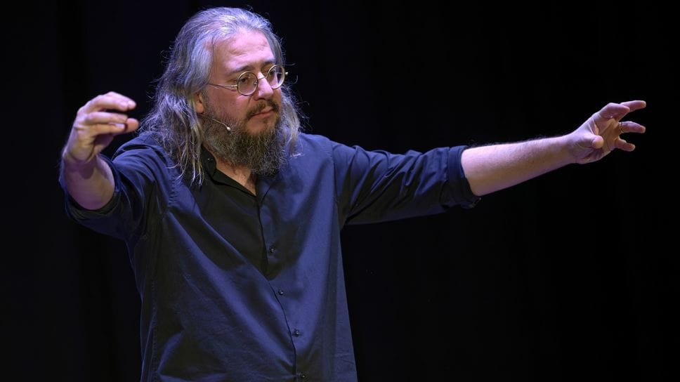 Roberto Mercadini è l’interprete di «Moby Dick - Sebbene molti abbiano tentato»