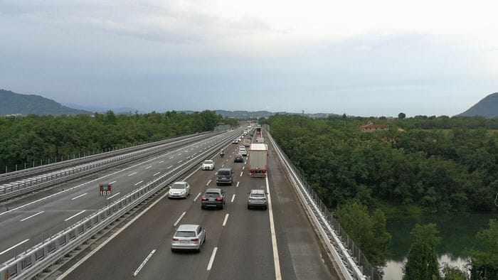 https://storage.ecodibergamo.it/media/photologue/2026/1/20/photos/cache/autostrada-a4-nella-notte-tra-il-23-e-il-24-gennaio-chiude-il-casello-di-ponte_16e3efb2-f611-11f0-b593-4f931ef7ba42_1920_1080_v3_large_16_9.jpg