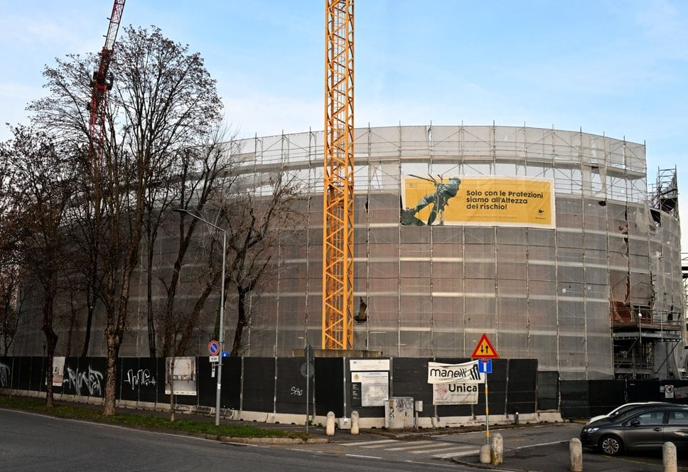 Cantiere della Gamec nell'ex palazzetto dello sport