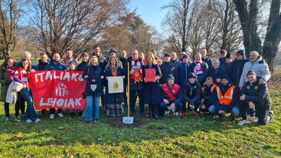 La piantumazione della quercia di Gernika grazie alla Fondazione Athletic club de Bilbao