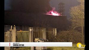 Seriate. Probabile origine dolosa per l'incendio nel capannone