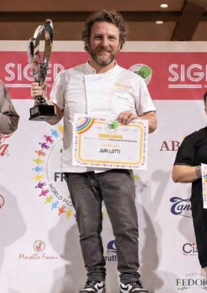 Juri Lotti sul gradino più alto del podio al Sigep di Rimini