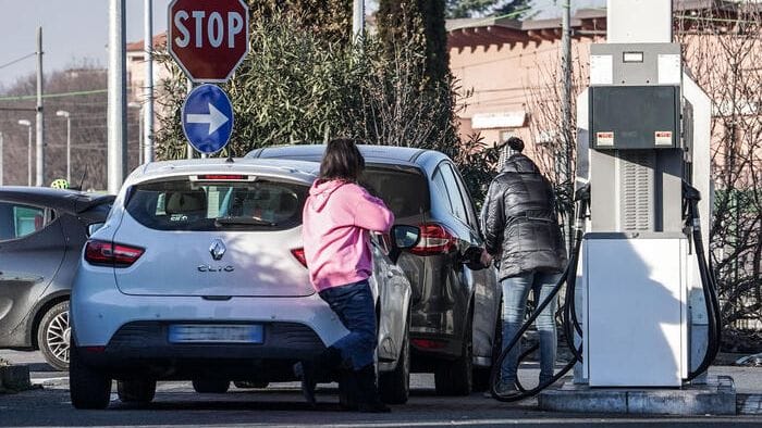 https://storage.ecodibergamo.it/media/photologue/2026/1/22/photos/cache/unem-per-la-benzina-a-dicembre-boom-di-vendite_03340eee-f7a0-11f0-8d3e-620ee5e43c82_v3_large_16_9.jpg