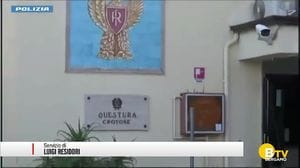 Abbandonata col figlio in un bar denuncia il marito ed emerge una storia di violenze