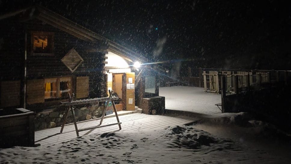La nevicata nelle foto dei rifugisti del Mirtillo sulle piste di Lizzola