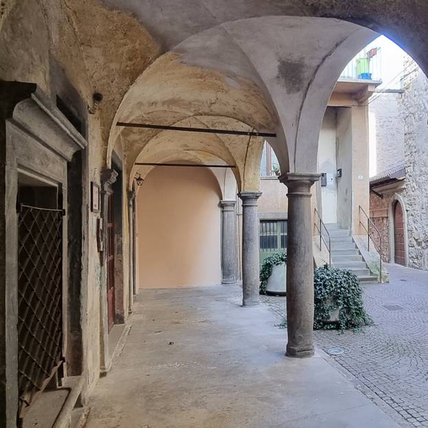 Scorci del centro storico di Sarnico