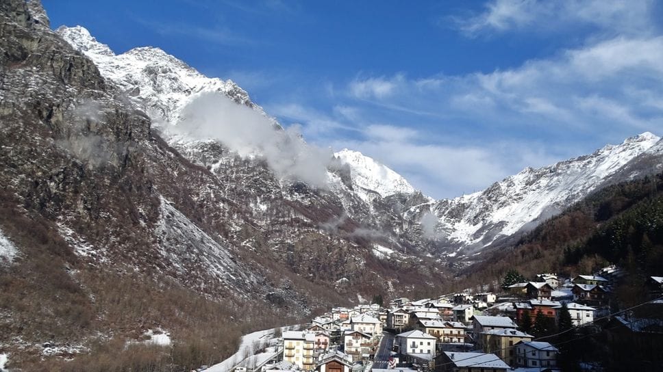 Uno scorcio di Valbondione ieri