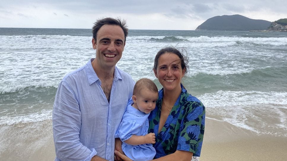 Rossana Losa, 35 anni, con il marito Mark, irlandese di Dublino e la loro bimba, Allegra. Rossana e Mark, pur vivendo insieme a Londra da molti anni, hanno scelto di sposarsi in Città Alta