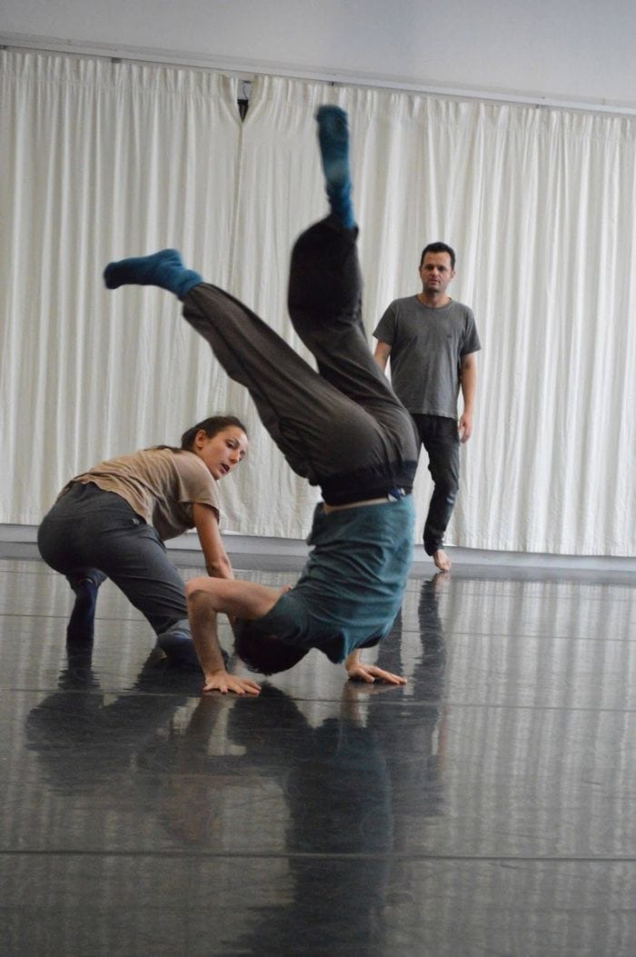 Rossana Losa ha una grande passione per la danza e ha frequentato il Conservatorio a Londra