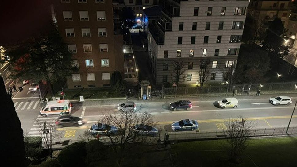 Gli agenti arrivati in via Verdi