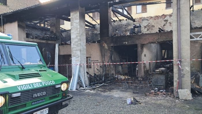 rogo a boltiere una famiglia fuori casa via dante alighieri resta chiusa muri pericolanti foto da Ecodibergamo.it rogo a boltiere una famiglia fuori casa via dante alighieri resta chiusa muri pericolanti foto