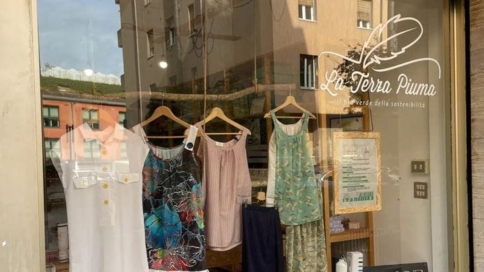 Sartoria sociale e usato per scegliere regali sostenibili