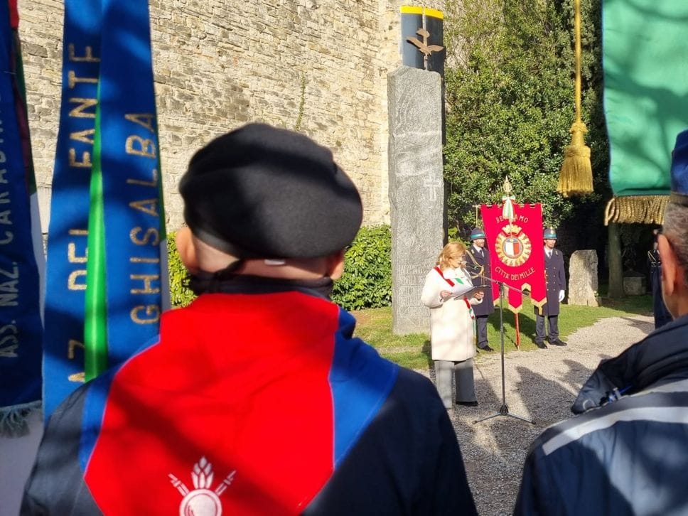 Il momento delle celebrazioni del Giorno della Memoria a Bergamo in Rocca