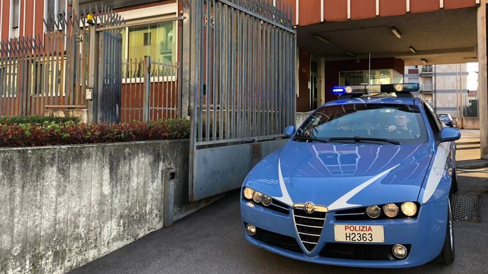 lite stradale a bergamo minaccia una giovane con una pistola softair denunciato