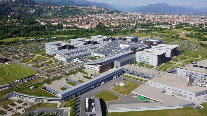 Chirurgia robotica ai polmoni: il «Papa Giovanni» a quota 100 Chirurgia robotica ai polmoni: il «Papa Giovanni» a quota 100