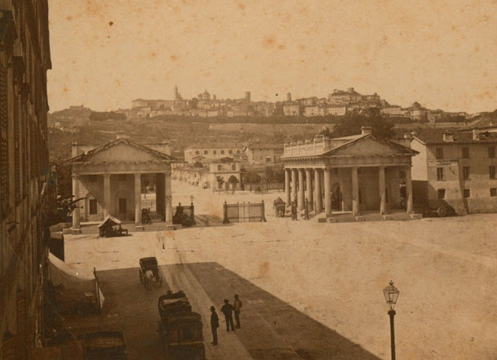 Porta Nuova con le barriere daziarie nel 1887 circa