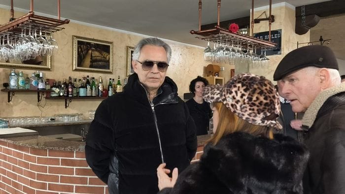 https://storage.ecodibergamo.it/media/photologue/2026/1/28/photos/cache/sorpresa-a-spirano-al-maneggio-arriva-il-tenore-andrea-bocelli-le-foto_db95a7b4-fc39-11f0-b4a1-45a31a2180f5_1920_1080_v3_large_16_9.jpeg