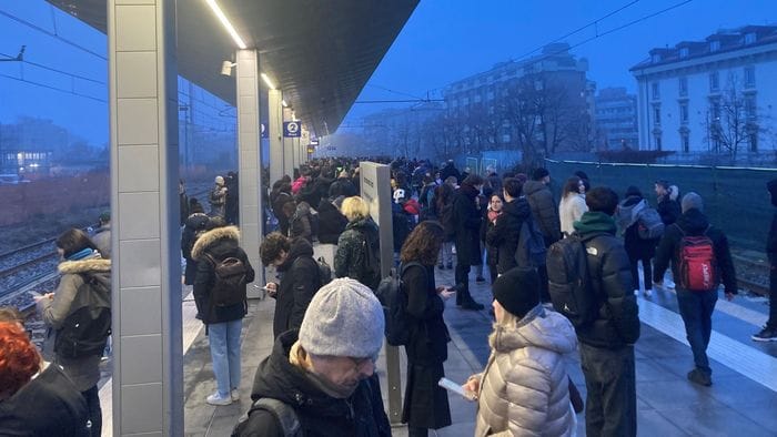 https://storage.ecodibergamo.it/media/photologue/2026/1/29/photos/cache/bergamo-milano-nuovi-disagi-per-i-pendolari-ritardi-e-cancellazioni_bfb04332-fcf3-11f0-b4a1-45a31a2180f5_1920_1080_v3_large_16_9.jpg