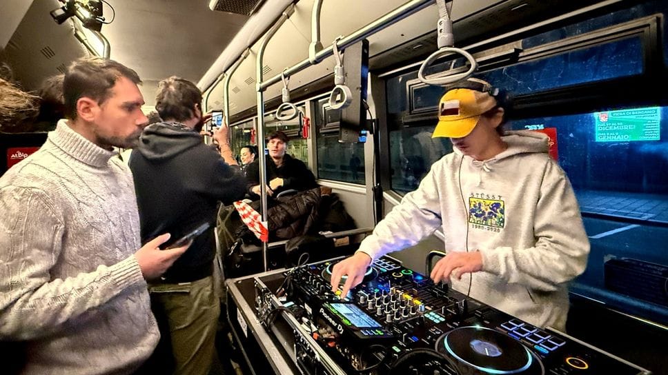 Uno scatto sul bus notturno dell’edizione del 5 gennaio