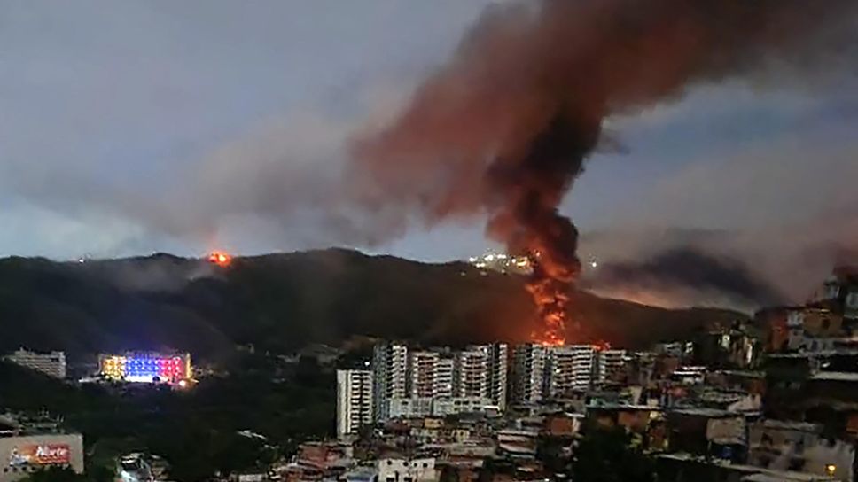Una foto dell’attacco dell’esercito Usa a Caracas in Venezuela nella notte tra il 2 e il 3 gennaio 2026