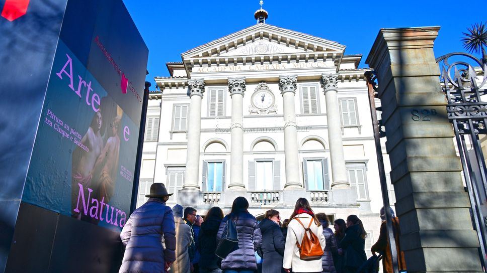 In coda per entrare all’Accademia Carrara nel periodo gratuito per i bergamaschi