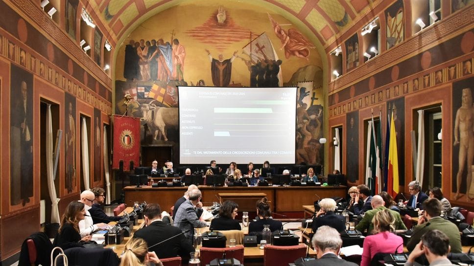 La riunione del Consiglio comunale a Palazzo Frizzoni