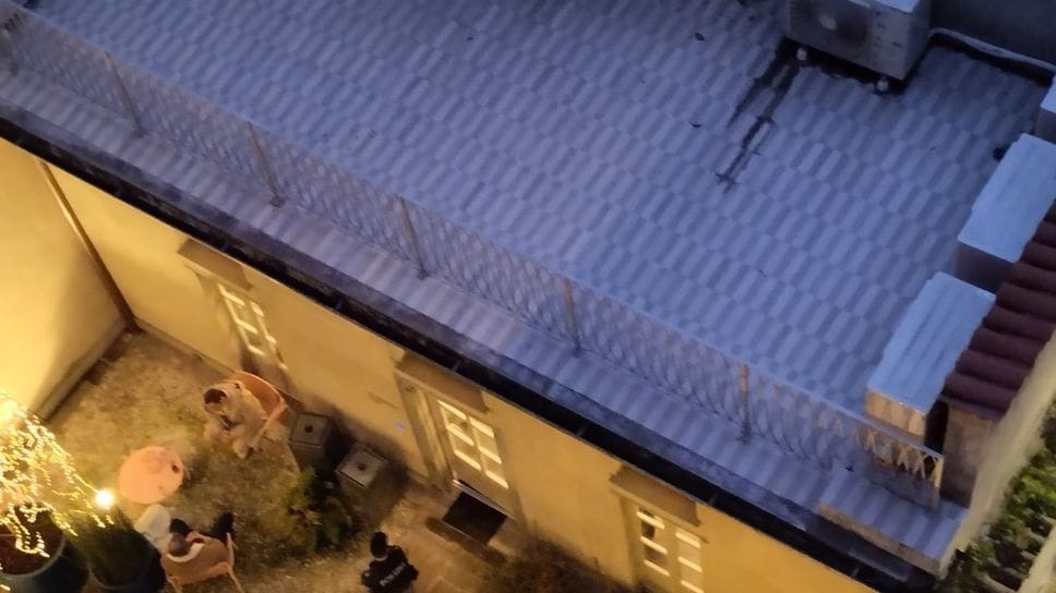 I poliziotti in via Borfuro