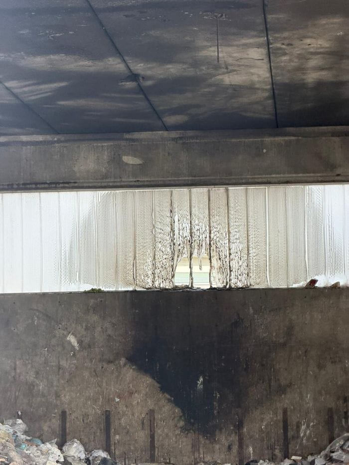 Il fumo e le fiamme hanno lasciato il segno