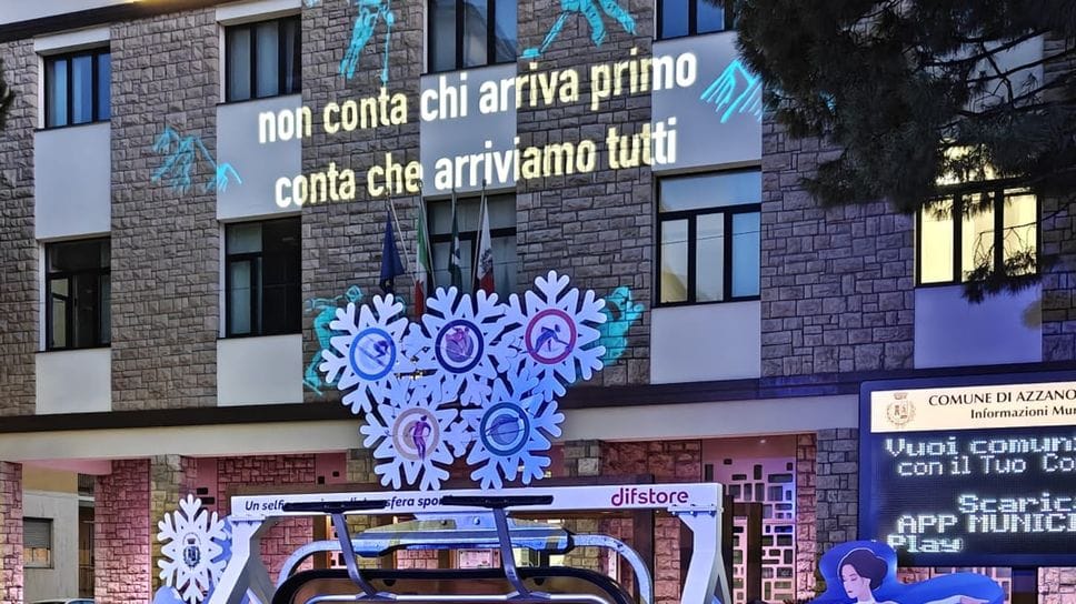 La seggiovia dI Livigno davanti al Comune di Azzano San Paolo