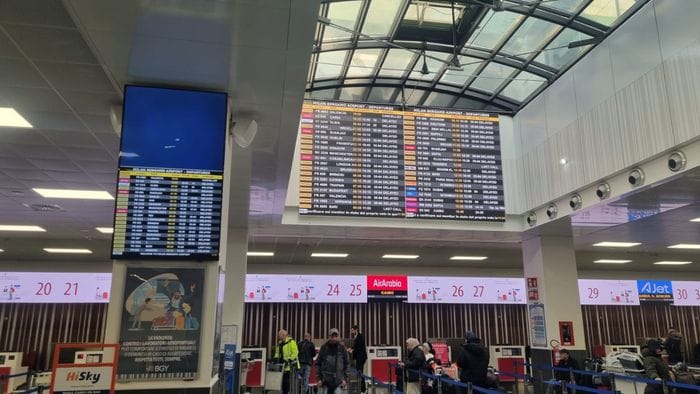 guasto tecnico e nebbia a orio disagi in aeroporto coinvolta anche la roma di gasp foto e video