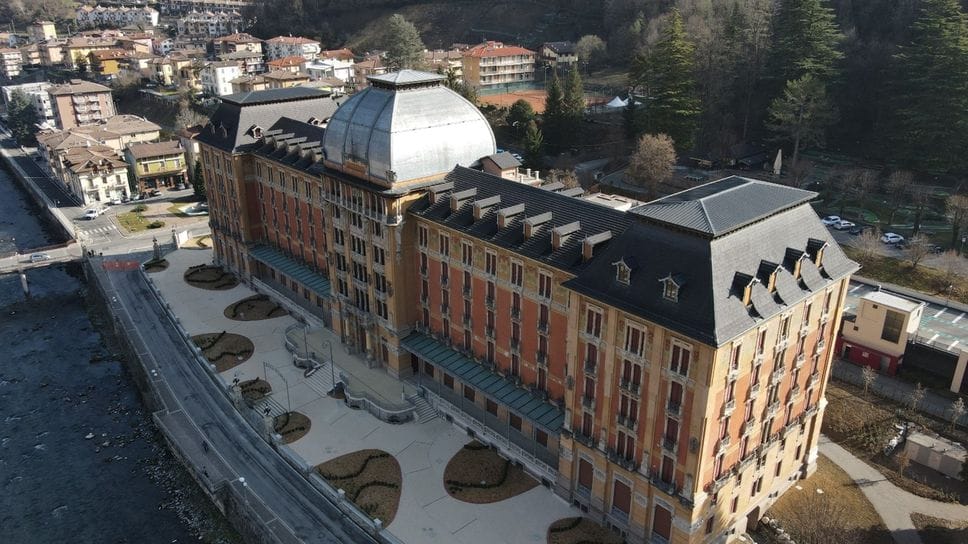 Il Grand Hotel di San Pellegrino, inaugurato nel 1905, venne chiuso nel 1979. Per il suo recupero finora sono stati spesi circa 20 milioni di euro