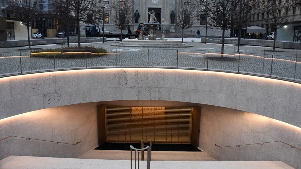 L’ingresso dell’ex Globe, nel sottosuolo di piazza Dante