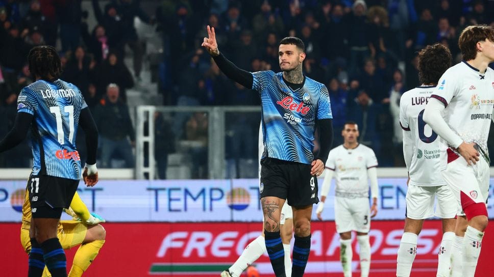 Scamacca con la maglia del Christmas match contro il Cagliari