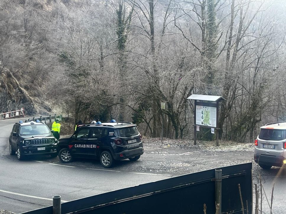 Carabinieri e soccorritori nella zona del ritrovamento