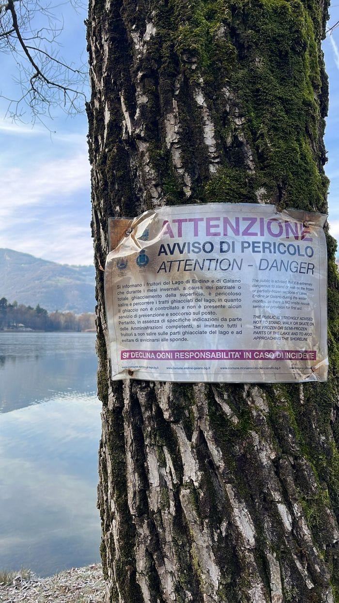 Il lago di Endine inizia a ghiacciarsi: nuovi cartelli sono previsti per richiamare l’attenzione