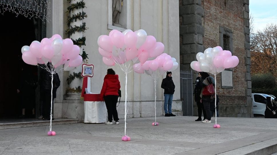 Il sagrato della Parrocchiale di Verdello dove, lunedì 5 gennaio, si sono svolti i funerali di Alessia Daminelli, la bimba di 9 anni morta per un tumore al cervello